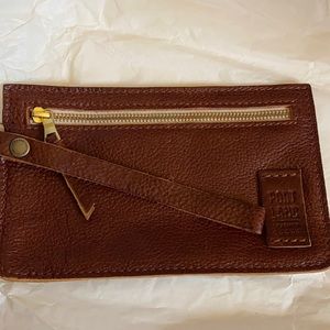 BNNU Portland Leather Adriana pouch in color Nutmeg